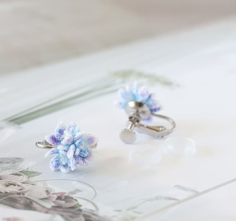 萬華鏡 繡球花 耳針/耳夾 紫藍 人手染色編織花 細工微鉤 附軟墊