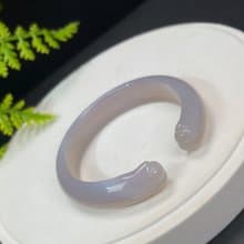 精品 灰色開口瑪瑙手镯 53MM 冰潤起光雕刻貓爪 辟邪護佑好運平安