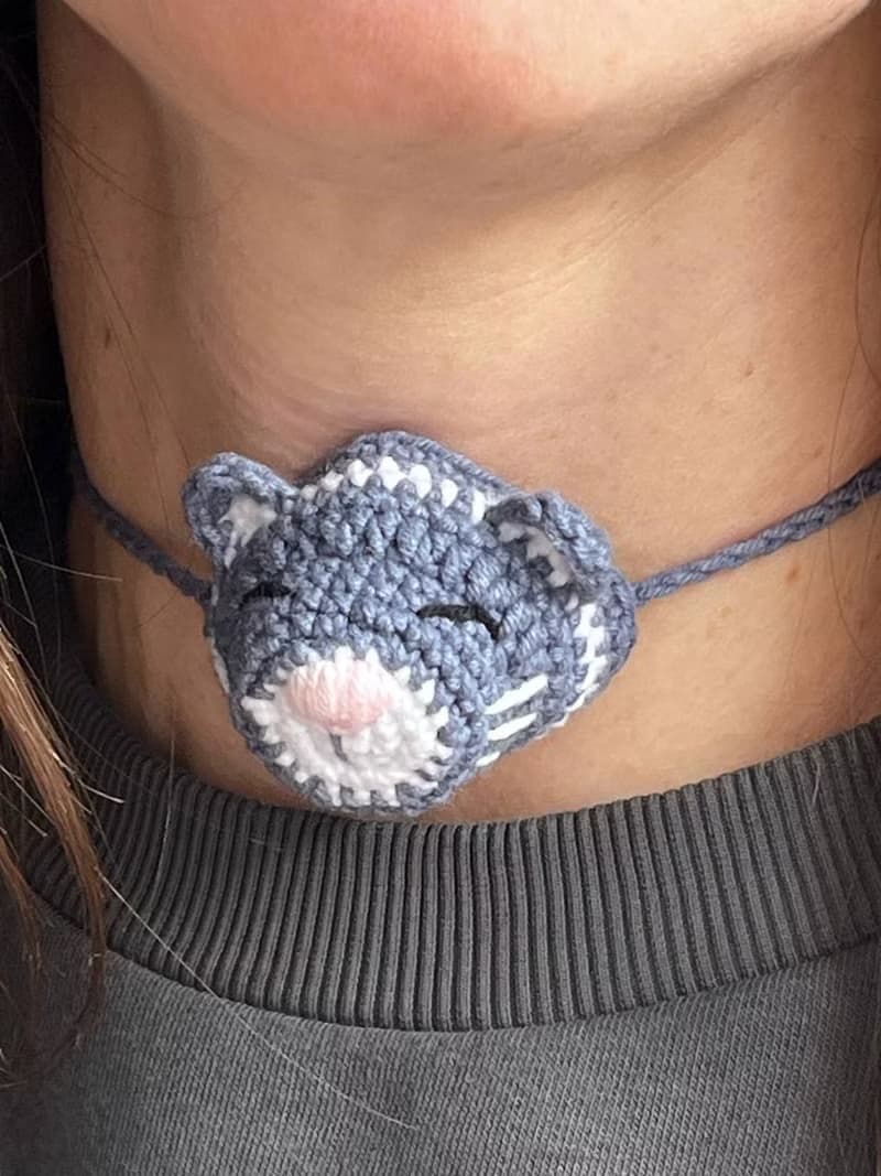 Adam's apple bra. Adam's apple hat. Adam apple cover cat. Neck choker cat