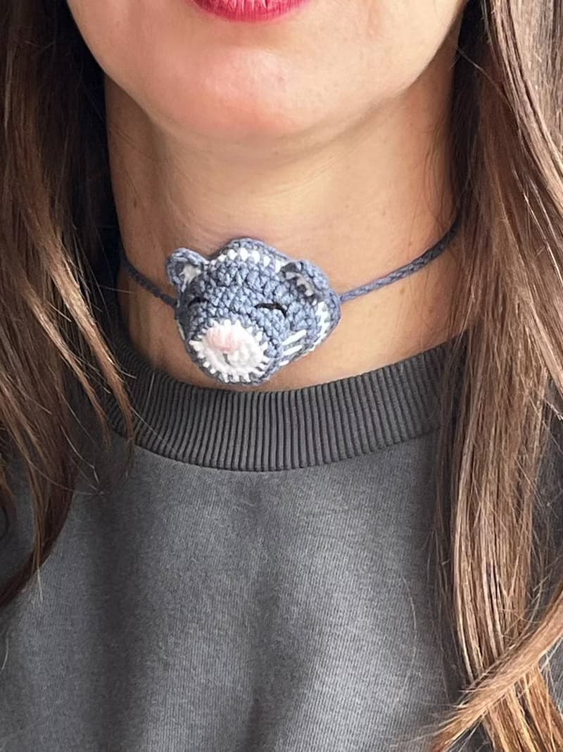 Adam's apple bra. Adam's apple hat. Adam apple cover cat. Neck choker cat