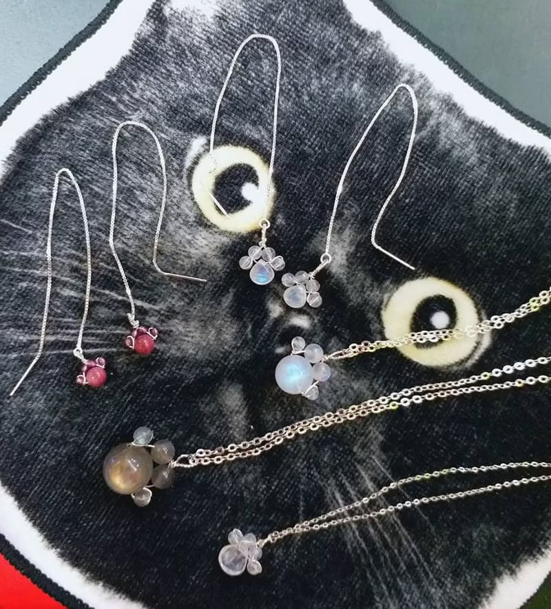 月亮石喵星人粉肉球 925 純銀 鎖骨項鍊 Cat paw shape moonstone 925 silver necklace