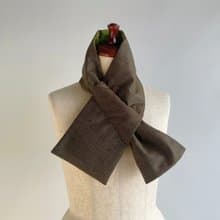 【1点もの】着物 襟巻き ネックウォーマー -シルクウール着物地  茶色細か縞 & 新毛斯 新松葉色