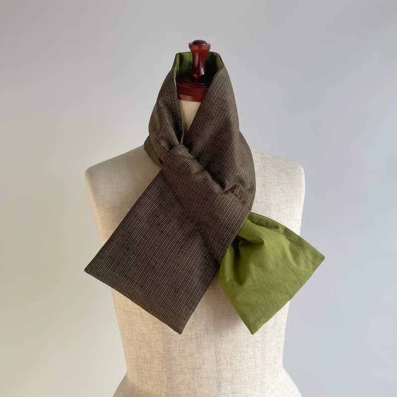 【1点もの】着物 襟巻き ネックウォーマー -シルクウール着物地  茶色細か縞 & 新毛斯 新松葉色