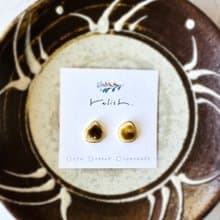 陶器の温かみ 金継ぎ ライン ピアス イヤリング ノンホールピアス ブラウン 茶色 ゴールド 金