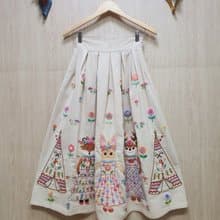 手工刺繡裙子、棉織物、花、鹿、狐狸、兔子、紅色印度帳篷