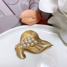 【西洋古董飾品】葉脈捲曲果實珍珠感柔美掐絲沙金 質感別針胸針