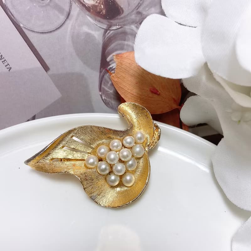 【西洋古董飾品】葉脈捲曲果實珍珠感柔美掐絲沙金 質感別針胸針