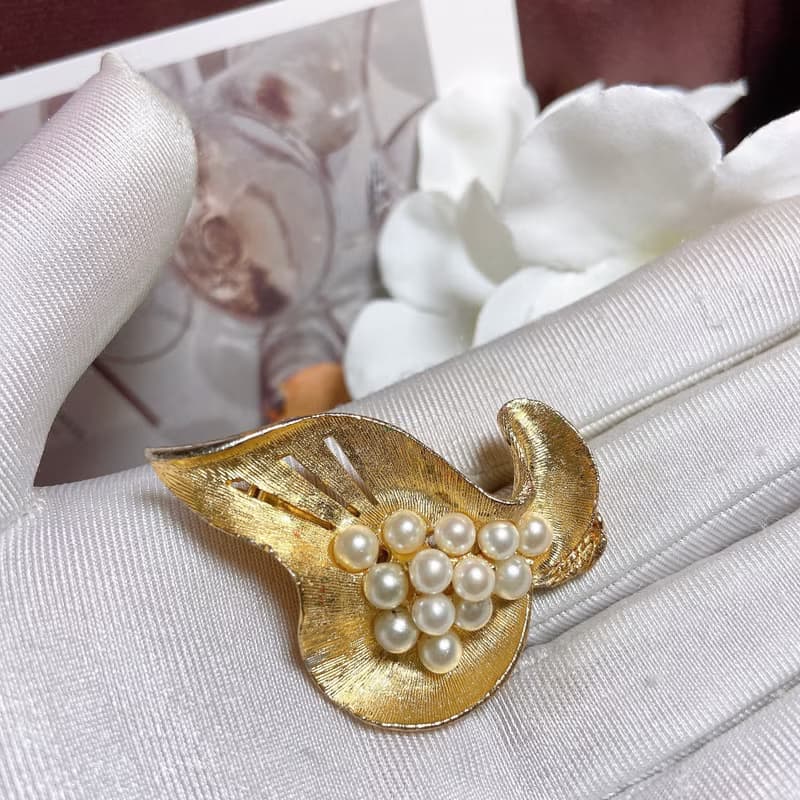 【西洋古董飾品】葉脈捲曲果實珍珠感柔美掐絲沙金 質感別針胸針