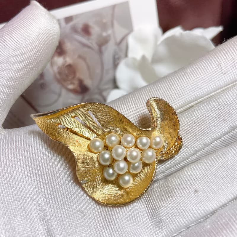 【西洋古董飾品】葉脈捲曲果實珍珠感柔美掐絲沙金 質感別針胸針