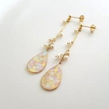 drop モザイク風雫と淡水パールのロングピアスorイヤリング・ピーチ
