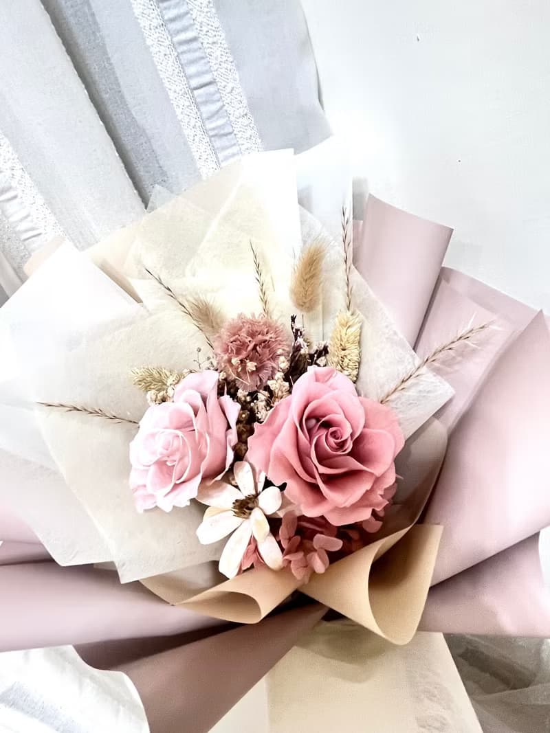 奶茶色包裝永生玫瑰花束  節日送禮/情人節花束/生日花束