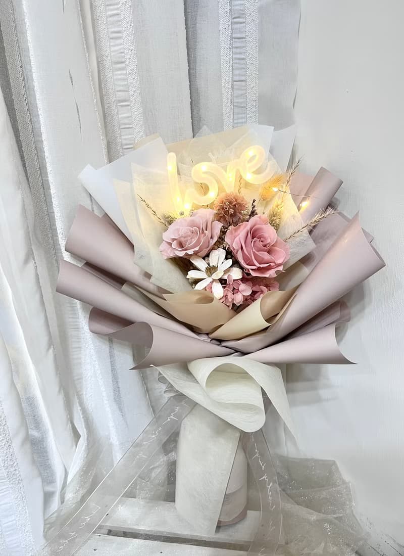 奶茶色包裝永生玫瑰花束  節日送禮/情人節花束/生日花束