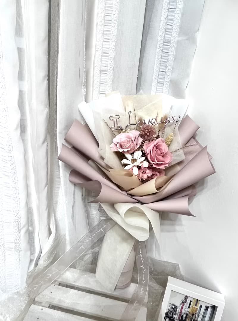 奶茶色包裝永生玫瑰花束  節日送禮/情人節花束/生日花束