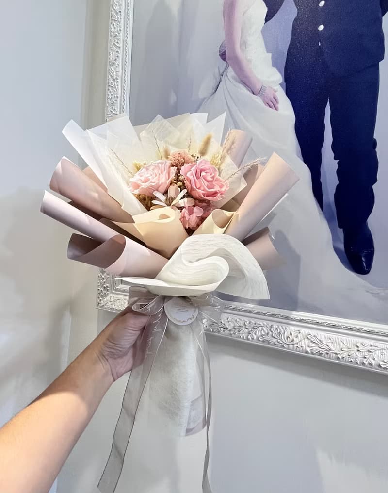 奶茶色包裝永生玫瑰花束  節日送禮/情人節花束/生日花束