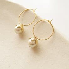 コットンパールと葉っぱの冠のフープピアス　穿孔耳環