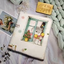 貓咪系列-韓國限量布窗戶旁貓小姐L型拉鍊袋加鋪棉-電子書保護套