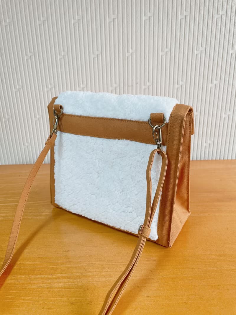 倉敷帆布　シープボア　ショルダーバッグ　バイカラー　サコッシュ　自立　軽量　アイボリー×キャメル