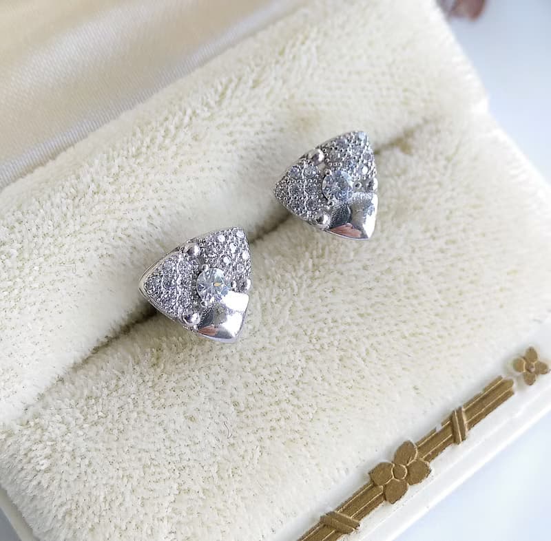 Vintage Jewelry 西洋古董飾品 銀色調 秀氣 小巧貼耳 針式耳環