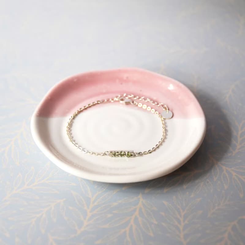 簡約淡綠三顆刻面橄欖石配925銀手鏈 // 八月份生日石