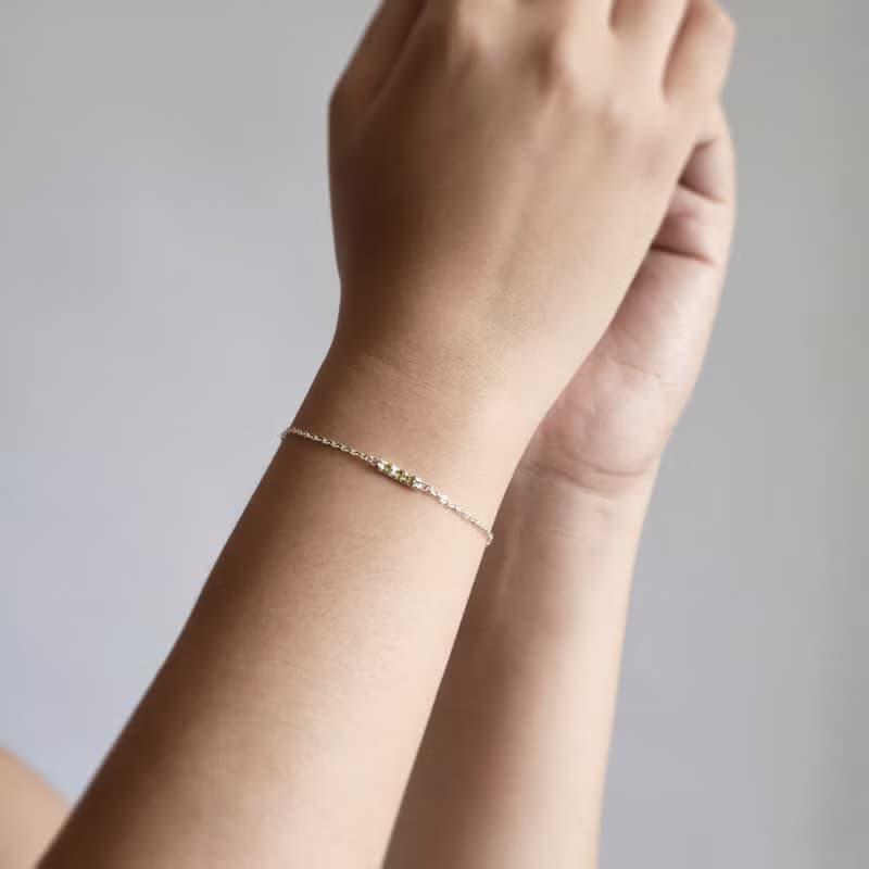 簡約淡綠三顆刻面橄欖石配925銀手鏈 // 八月份生日石