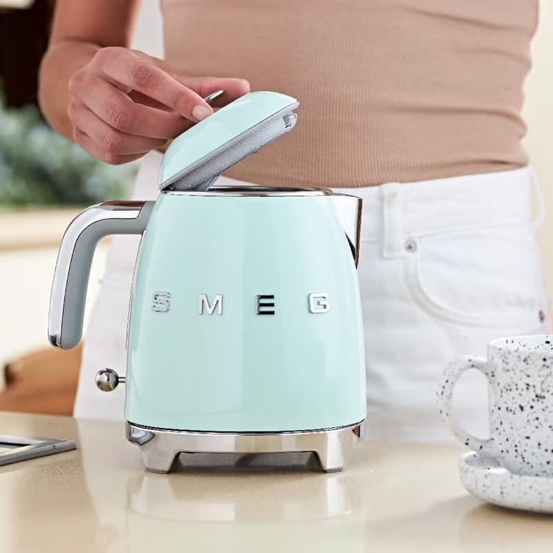 【SMEG】義大利復古0.8L迷你電熱水壺-粉綠色