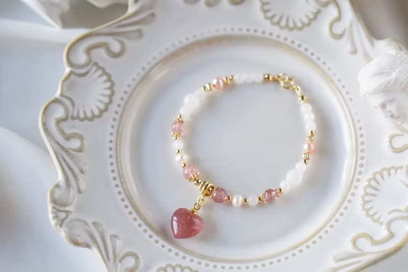 憧憬。草莓晶 淡水珍珠 月亮石 14K包金 天然石 水晶手鍊