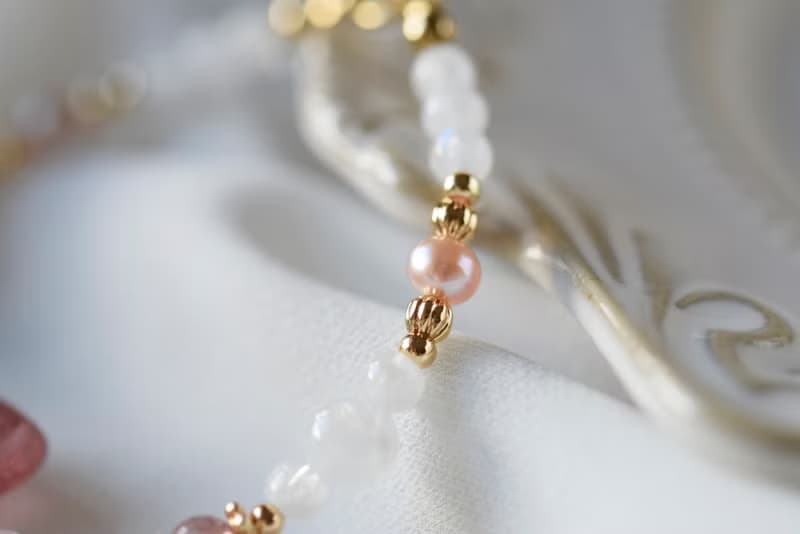 憧憬。草莓晶 淡水珍珠 月亮石 14K包金 天然石 水晶手鍊