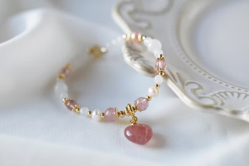 憧憬。草莓晶 淡水珍珠 月亮石 14K包金 天然石 水晶手鍊