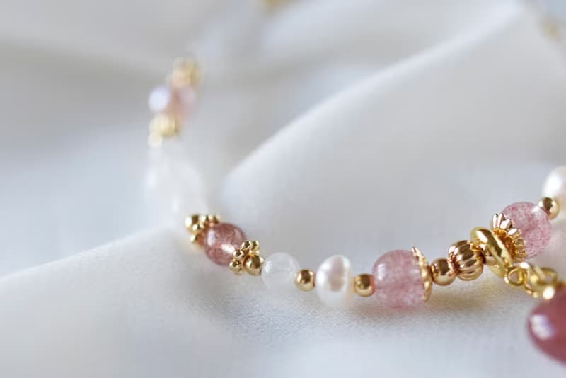 憧憬。草莓晶 淡水珍珠 月亮石 14K包金 天然石 水晶手鍊