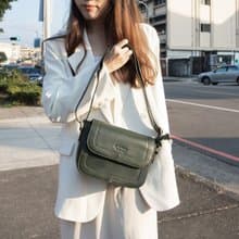 【24hr快速出貨】真皮車線圓弧斜背包-5491 兩色