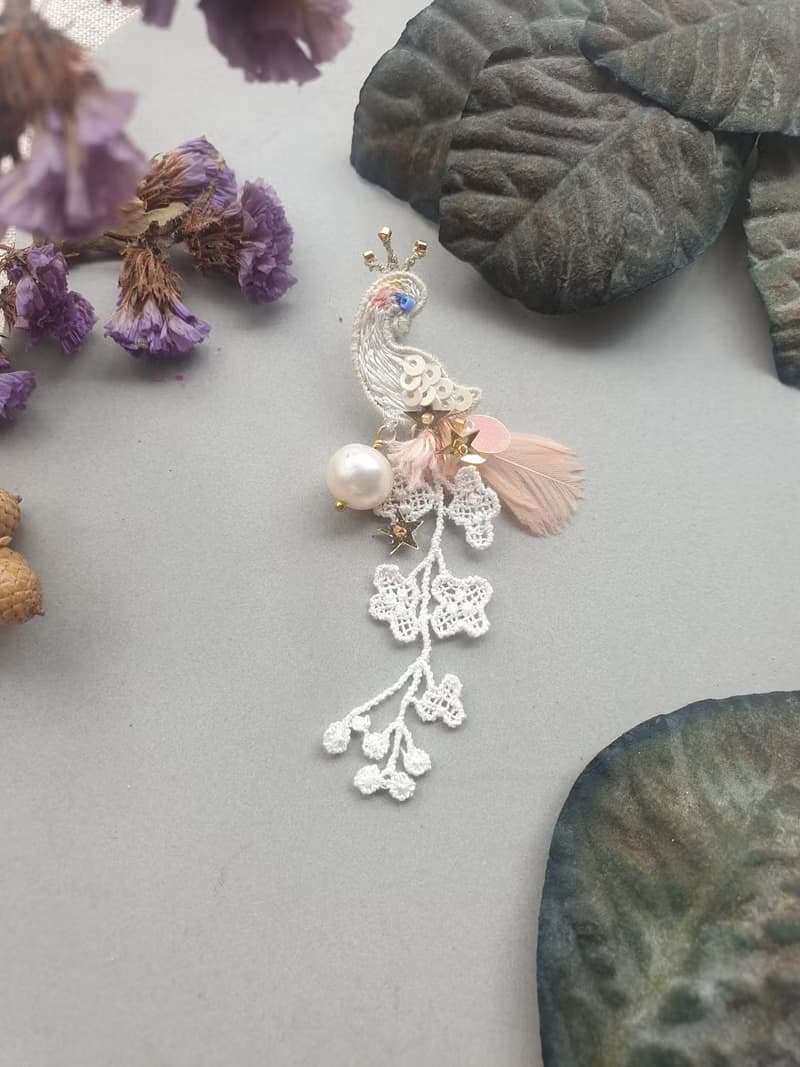 後樂園【飛鳥系列】孔雀 - 刺繡耳環