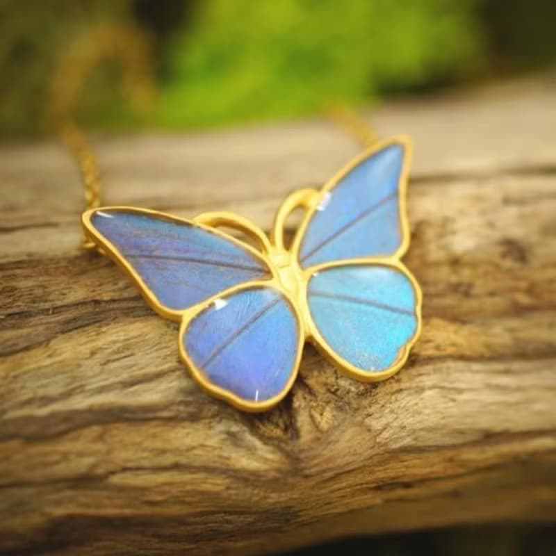 モルフォ蝶のアンティークペンダント　まっすぐ