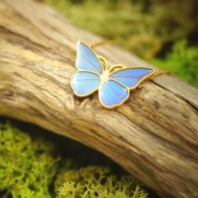 モルフォ蝶のアンティークペンダント　まっすぐ