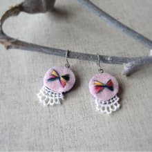 手刺繍ピアス リボン