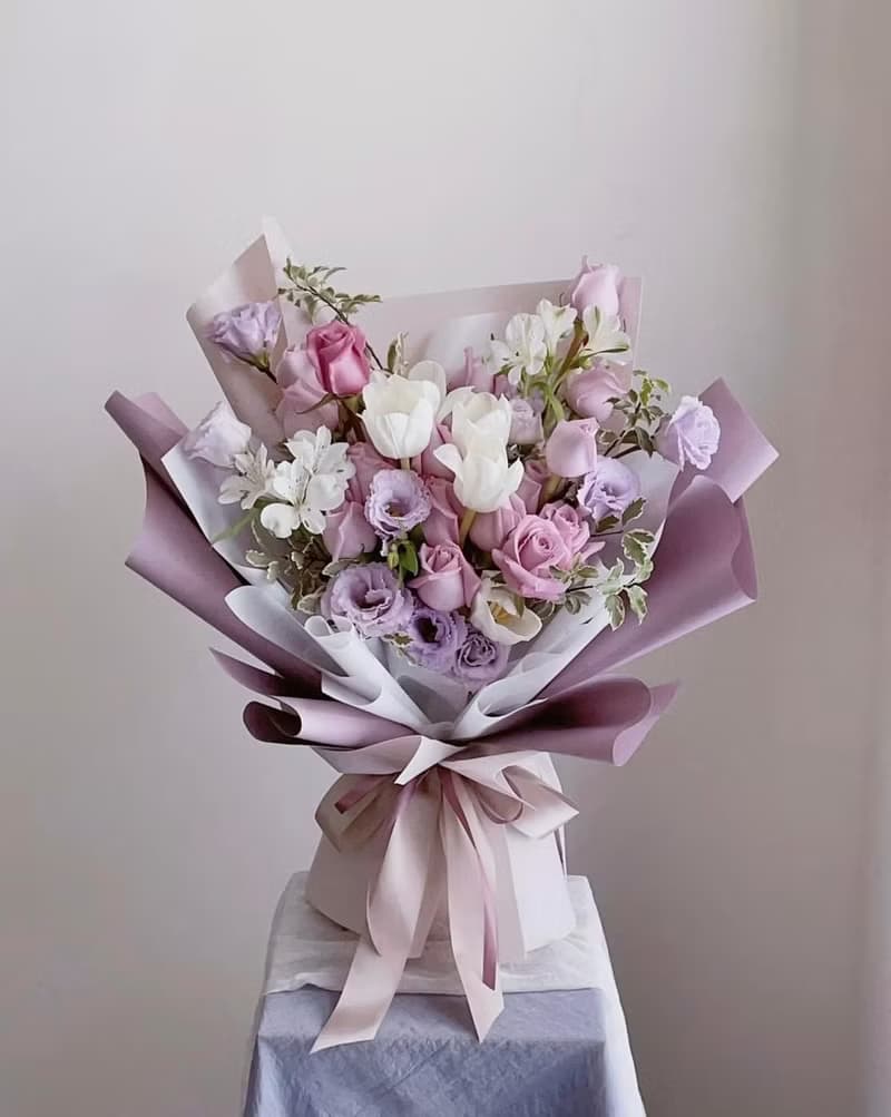 【鮮花】優雅紫白色鬱金香玫瑰花束