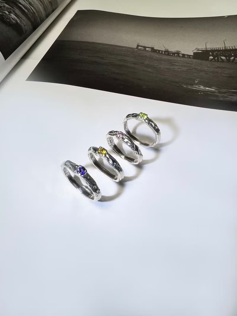 閃亮小寶石 紋路純銀戒指