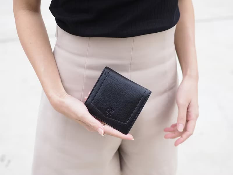 Hannah (Black) : Small leather short wallet, folded wallet, Mini wallet