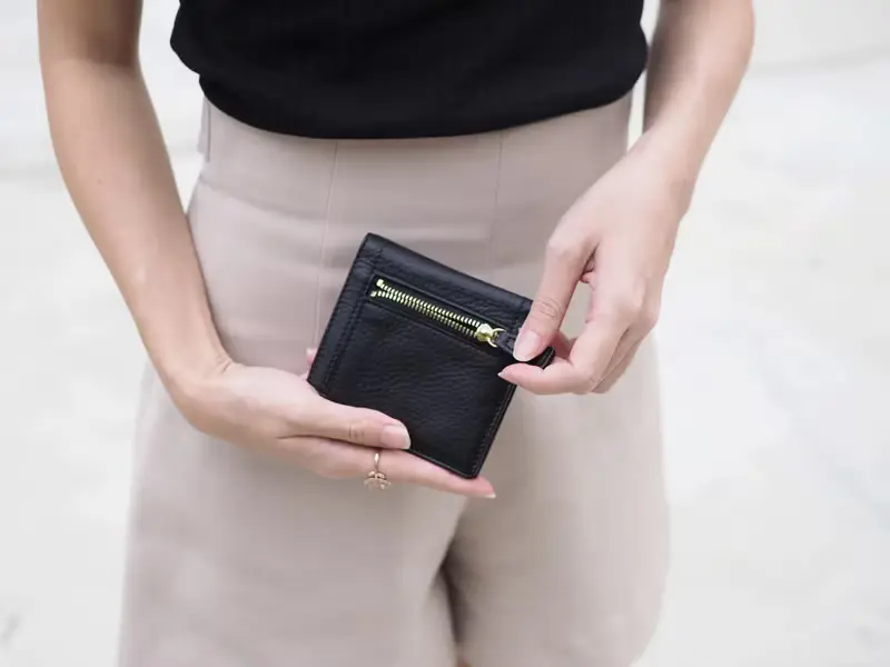 Hannah (Black) : Small leather short wallet, folded wallet, Mini wallet