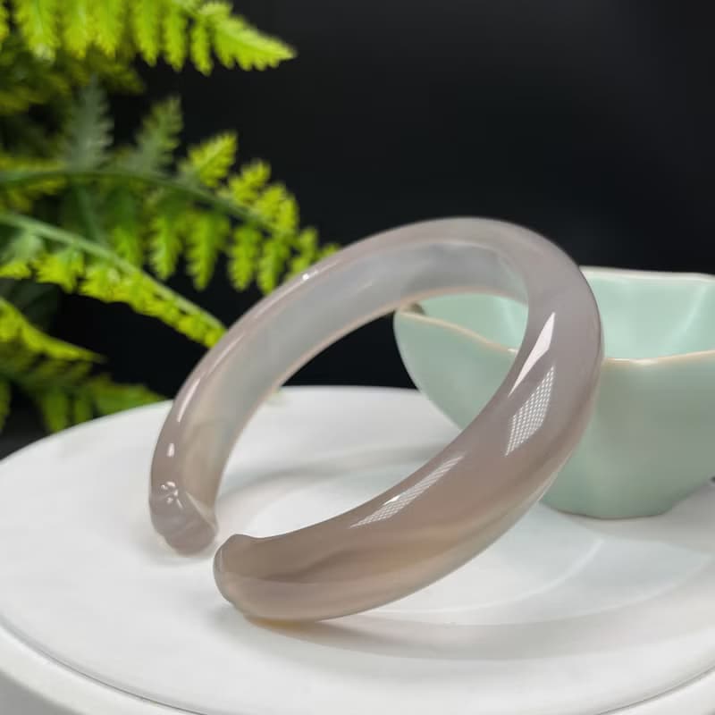 精品精選 開口貓爪瑪瑙手鐲 62MM 冰潤起光漸變灰 平衡穩定情緒