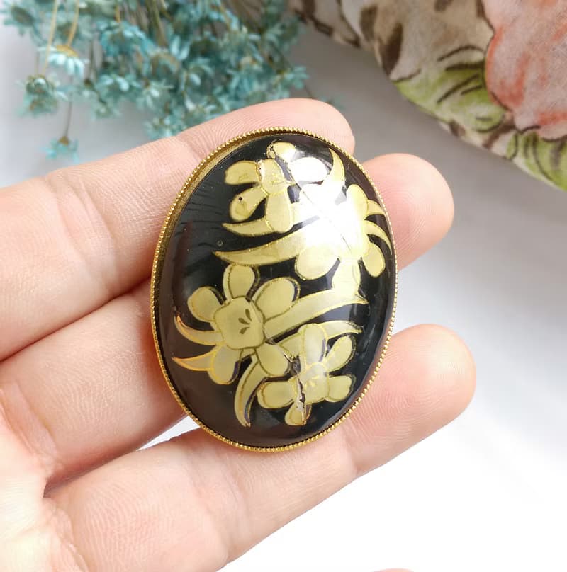 【西洋古董飾品】黑底 橢圓 描繪花卉 圍巾夾 絲巾扣 絲巾夾