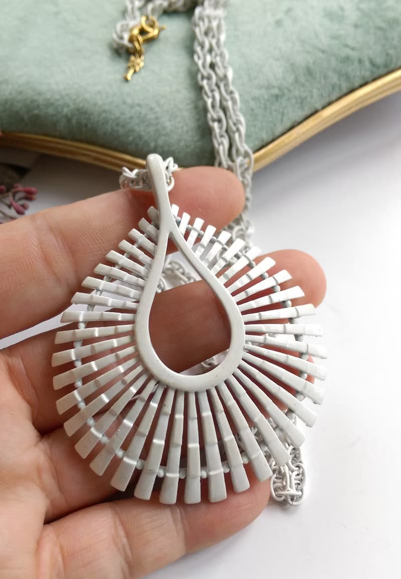 【西洋古董飾品】TRIFARI 白琺瑯扇貝 項鍊 大墜項鍊