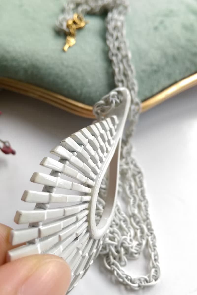 【西洋古董飾品】TRIFARI 白琺瑯扇貝 項鍊 大墜項鍊