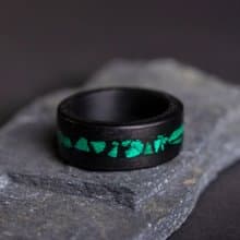 木質樹脂孔雀石是送給女士和男士的禮物。手工飾品