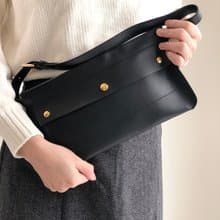 【 日本直送　名牌中古包 】BURBERRY バーバリー ウエストバッグ ブラック レザー vintage ヴィンテージ オールド 5y6wh2