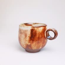 明芽窯 l 柴燒圓耳把杯 橘紅 陶杯 拿鐵杯 咖啡杯 陶杯 蒐藏品 H7
