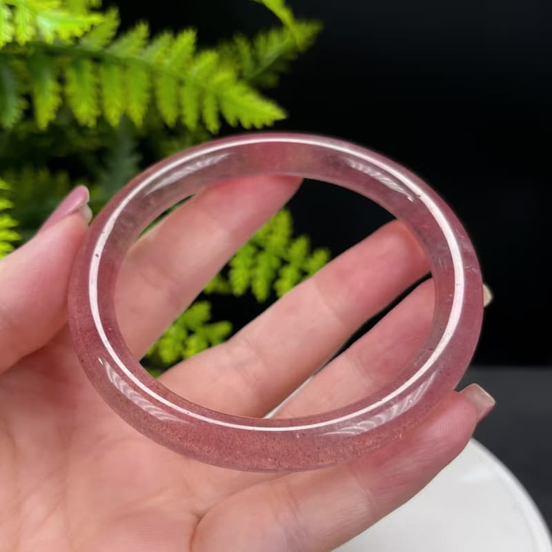 草莓晶手鐲 60MM 甜美冰透星光 紅水晶圓條手環 溫婉靈動活力亮麗