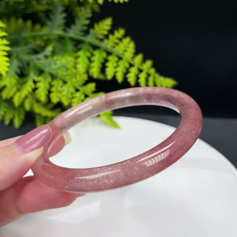 草莓晶手鐲 60MM 甜美冰透星光 紅水晶圓條手環 溫婉靈動活力亮麗