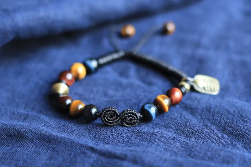 No.8-原創 &洞察 | 紅黃藍虎眼石手繩 閃電光效 黃銅 | 好運