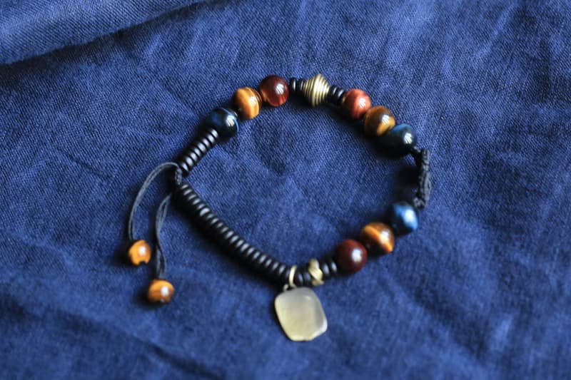 No.8-原創 &洞察 | 紅黃藍虎眼石手繩 閃電光效 黃銅 | 好運