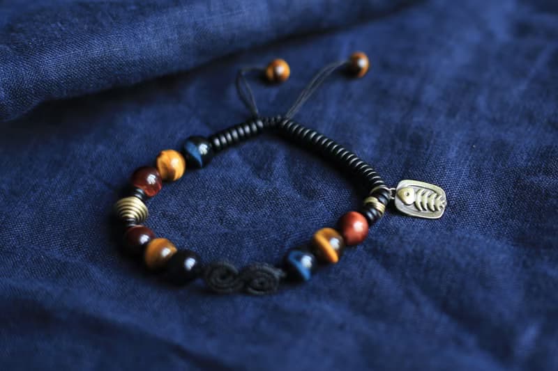 No.8-原創 &洞察 | 紅黃藍虎眼石手繩 閃電光效 黃銅 | 好運